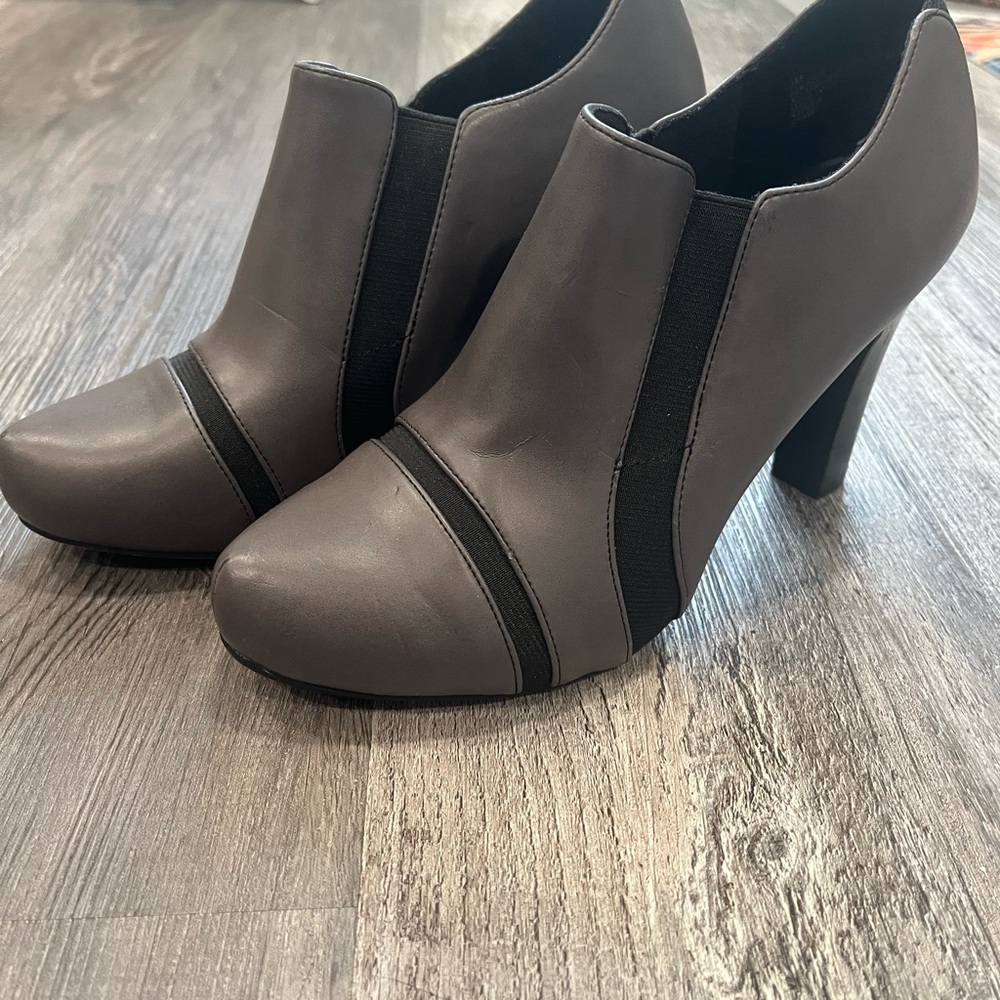 Elegant Gray Ankle Boots